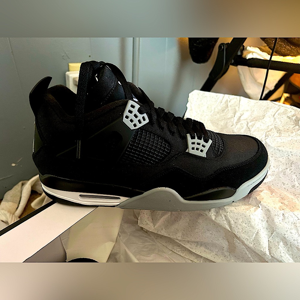 (Brand New) Air Jordan 4 Retro SE  Release Date: 10/2022
